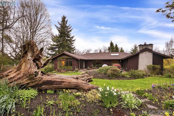 Main Photo: 623 Foul Bay Rd in VICTORIA: Vi Fairfield East House for sale (Victoria) : MLS®# 726090
