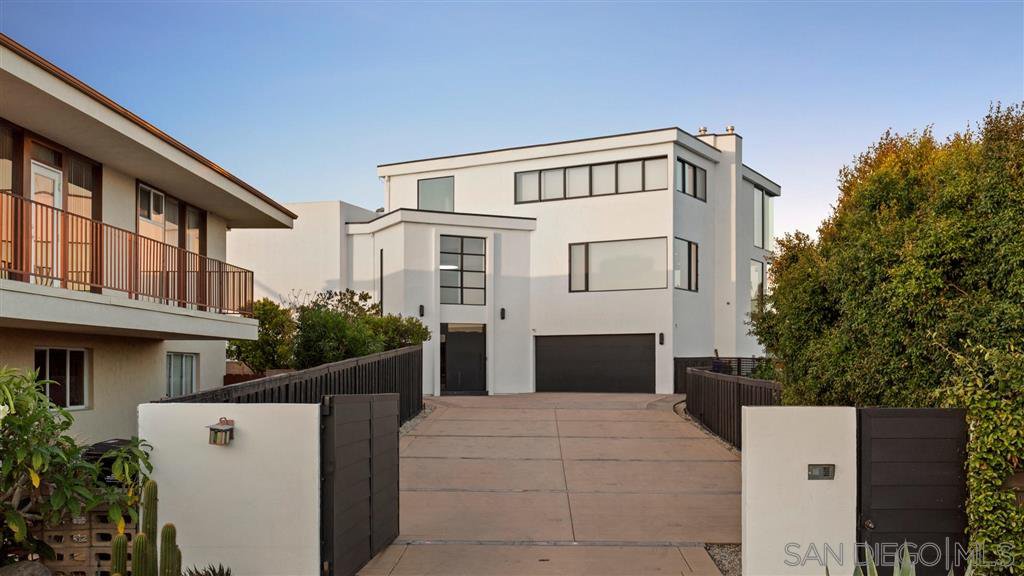 Main Photo: MISSION HILLS House for sale : 6 bedrooms : 4003 Bandini St in San Diego