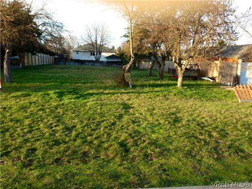Main Photo: 606 Broadway Street in VICTORIA: SW Glanford Land for sale (Saanich West) : MLS®# 319474