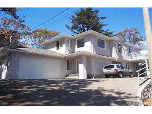 Main Photo: 3918 Ascot Dr in VICTORIA: SE Cedar Hill Single Family Detached for sale (Saanich East) : MLS®# 268994