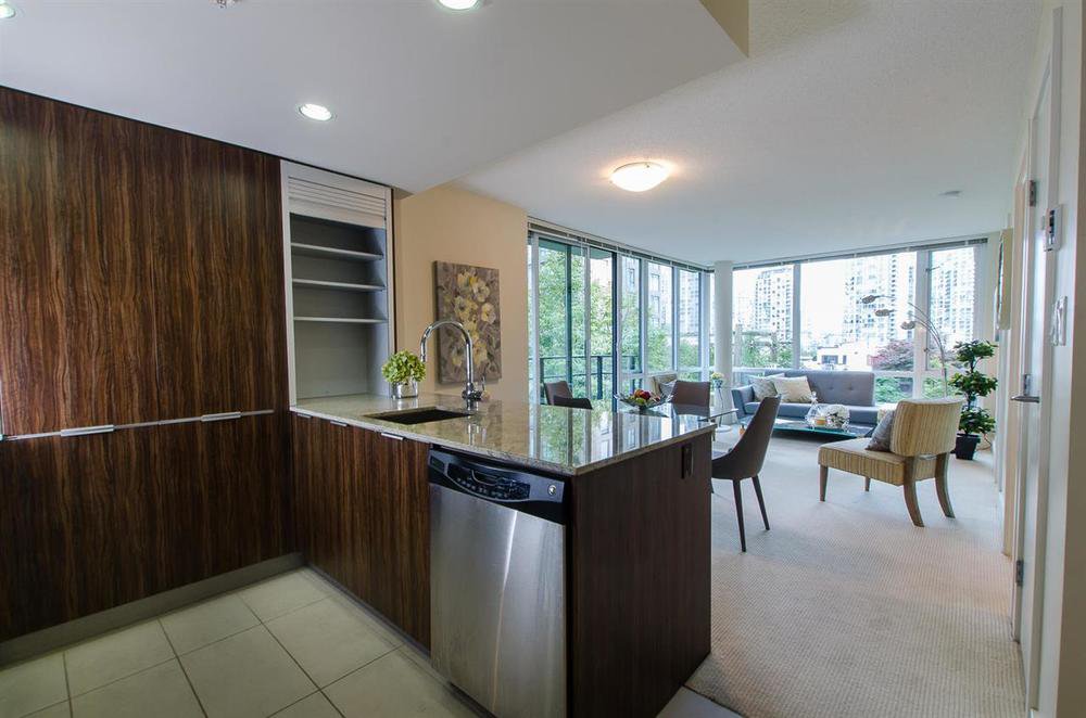 Main Photo: 413 1088 RICHARDS STREET in Vancouver West: Home for sale : MLS®# R2107403