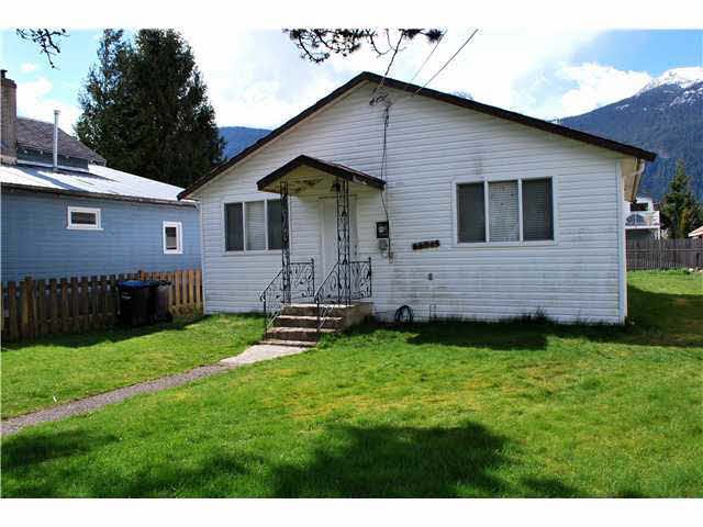 Main Photo: 38045 THIRD AVENUE in Squamish: Downtown SQ House for sale : MLS®# V1137366