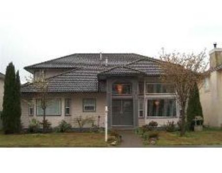 Main Photo: Great Family Home!