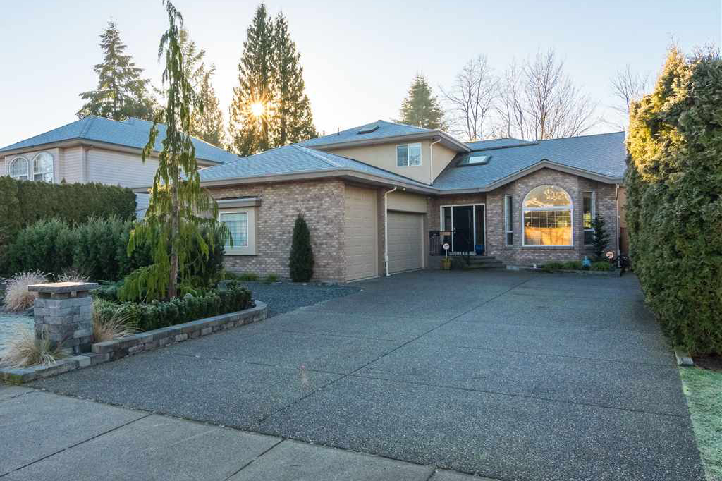 Main Photo: 21010 44 Avenue in Langley: Brookswood Langley House for sale : MLS®# R2340688