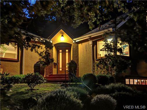 Main Photo: 1194 Old Esquimalt Rd in VICTORIA: Es Rockheights Single Family Detached for sale (Esquimalt) : MLS®# 679927