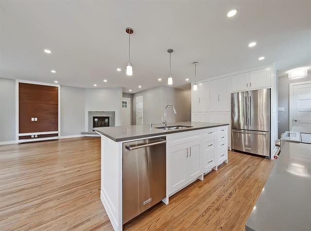 Main Photo: 9603 OAKHILL DR SW: Bungalow for sale (Oakridge) : MLS®# C4208625