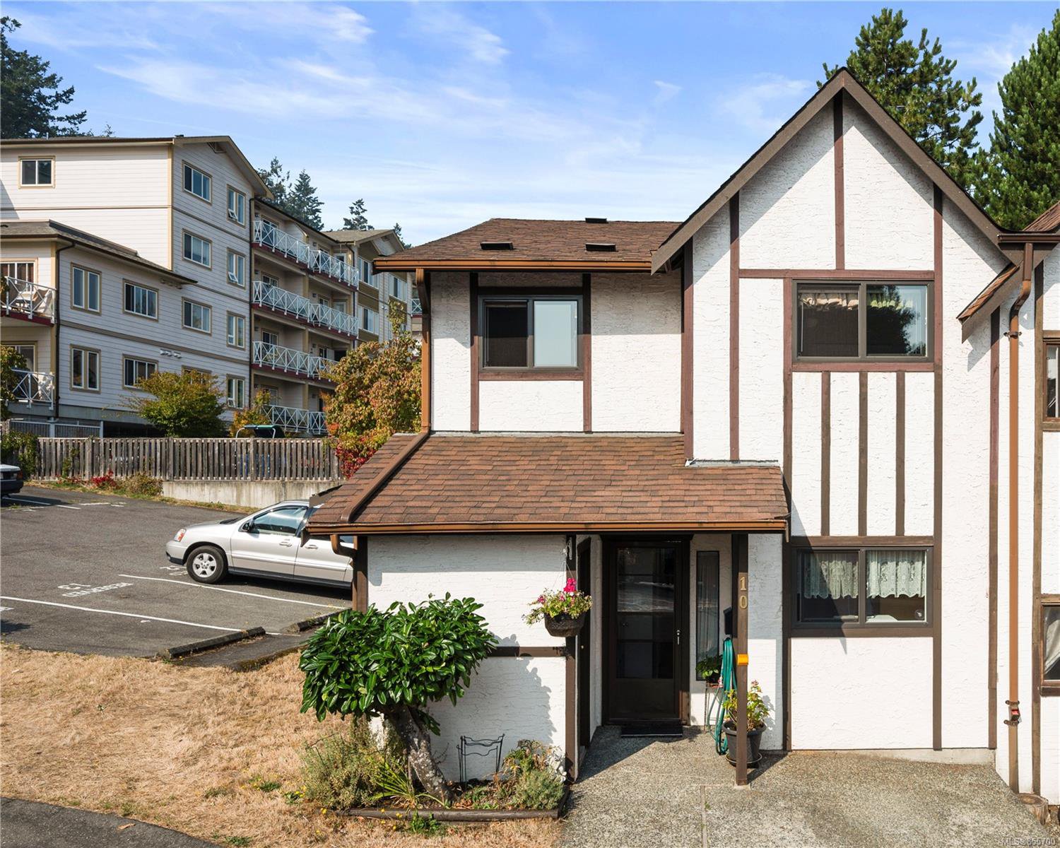 Main Photo: 10 379 Wale Rd in : Co Colwood Corners Row/Townhouse for sale (Colwood) : MLS®# 855700