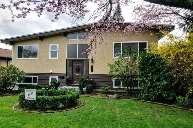 Main Photo: 13772 MALABAR AVENUE: White Rock Home for sale () : MLS®# R2043622