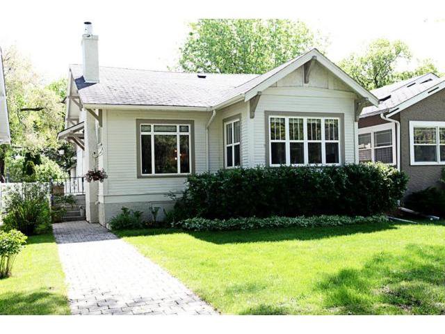 Main Photo: 120 Lanark Street in WINNIPEG: River Heights / Tuxedo / Linden Woods Residential for sale (South Winnipeg) : MLS®# 1210238