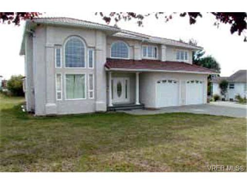 Main Photo: 1855 San Pedro Ave in VICTORIA: SE Gordon Head Single Family Detached for sale (Saanich East) : MLS®# 311818