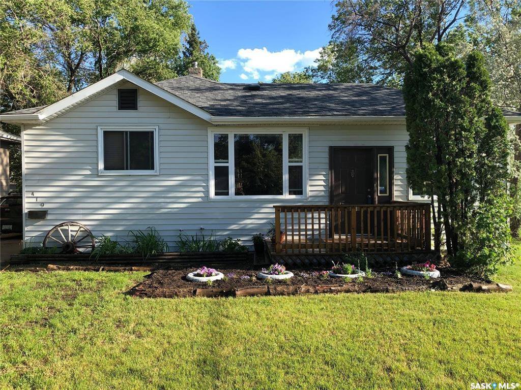 Main Photo: 419 110th Street West in Saskatoon: Sutherland Residential for sale : MLS®# SK838484