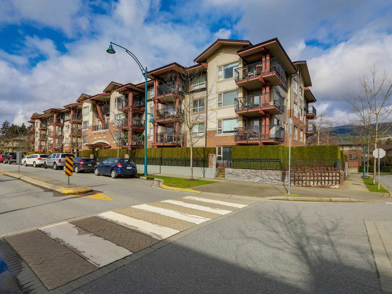 Main Photo: 103 200 KLAHANIE DRIVE in Port Moody: Port Moody Centre Condo for sale : MLS®# R2040361