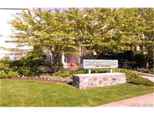 Main Photo: in VICTORIA: SE Quadra Row/Townhouse for sale (Saanich East) : MLS®# 363206