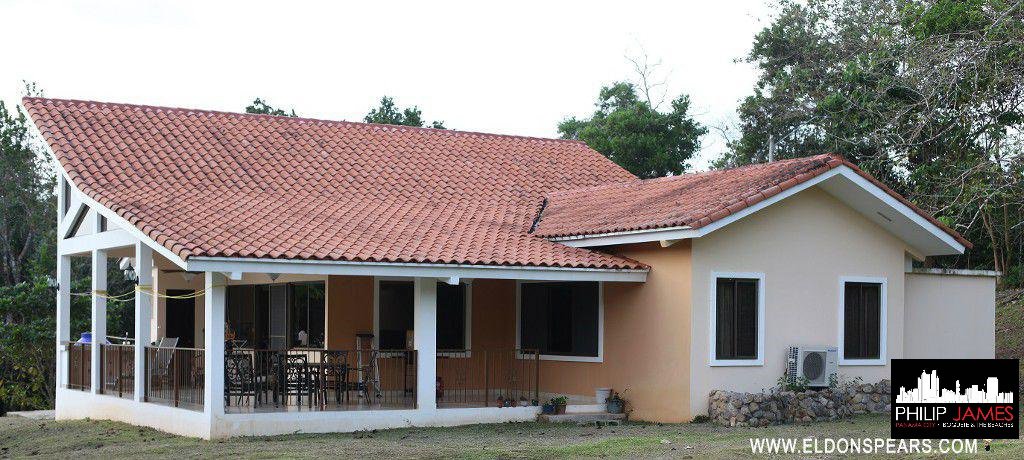 Brisas de Los Lagos, Panama