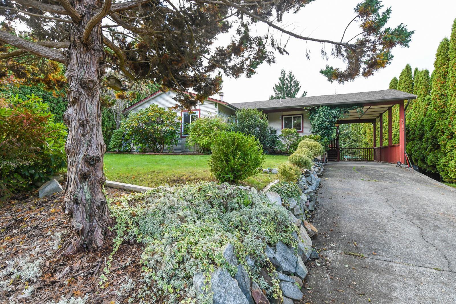 Main Photo: 4613 Gail Cres in : CV Courtenay North House for sale (Comox Valley) : MLS®# 858225