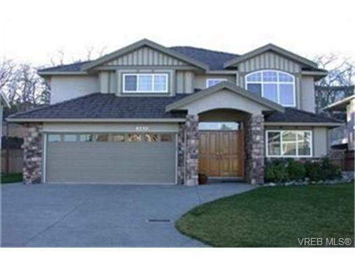 Main Photo: 4212 Oakview Pl in VICTORIA: SE Lambrick Park House for sale (Saanich East) : MLS®# 348217