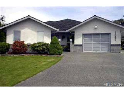 Main Photo: 1067 Adeline Pl in VICTORIA: SE Broadmead Single Family Detached for sale (Saanich East) : MLS®# 312684