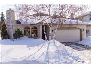 Main Photo: 200 Lindenwood Drive East in Winnipeg: River Heights / Tuxedo / Linden Woods Single Family Detached for sale (South Winnipeg) : MLS®# 1405057