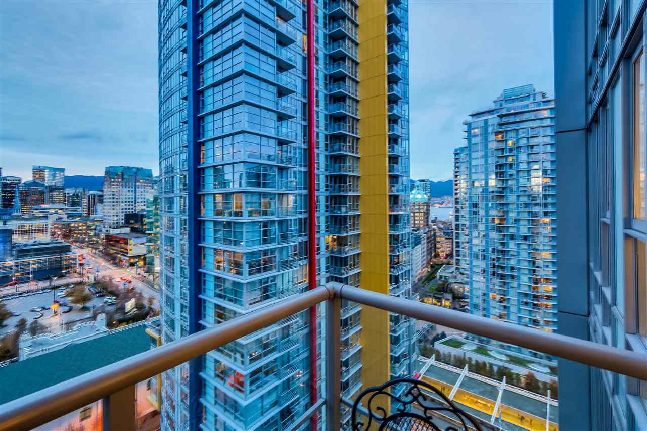 Main Photo: 2109 131 REGIMENT SQUARE in Vancouver: Downtown VW Condo for sale (Vancouver West) : MLS®# R2014815