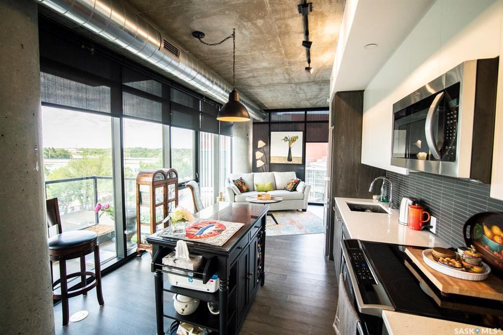Main Photo: 401 490 2nd Avenue South in Saskatoon: Central Business District Residential for sale : MLS®# SK815536