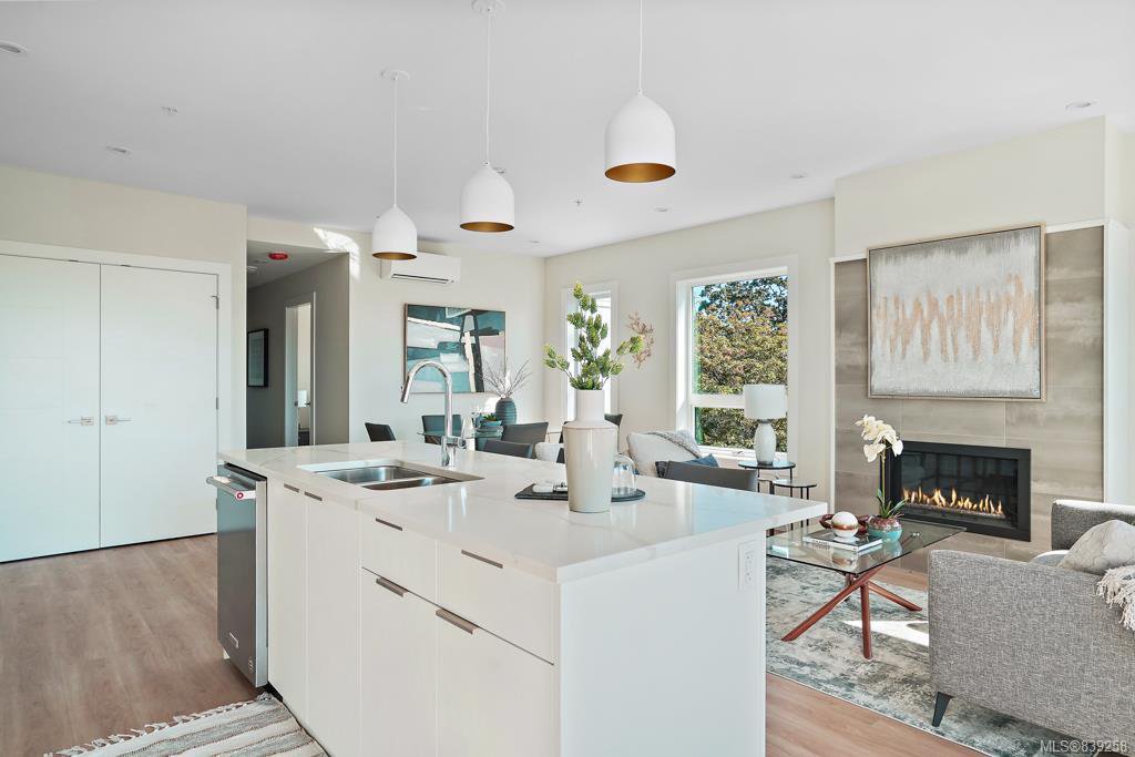 Main Photo: 3B 835 Dunsmuir Rd in Esquimalt: Es Esquimalt Condo for sale : MLS®# 839258
