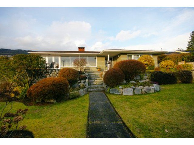 Main Photo: 2095 Mathers Avenue in Vancouver: Ambleside Condo for sale (Vancouver West) : MLS®# V1047700