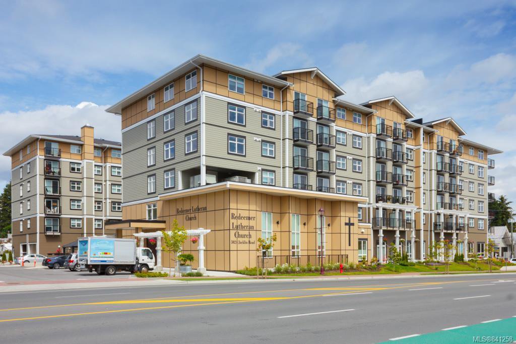 Main Photo: 306 917 Avrill Rd in Langford: La Glen Lake Condo for sale : MLS®# 841258