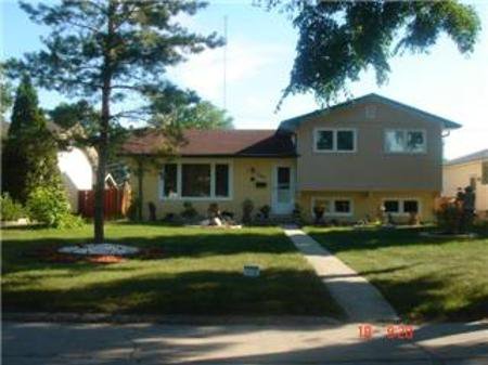 Main Photo: 361 SOUTHALL Drive in Winnipeg: Residential for sale (Canada) : MLS®# 1114484