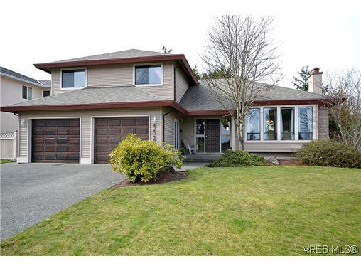 Main Photo: 4434 Greentree Terr in VICTORIA: SE Gordon Head House for sale (Saanich East) : MLS®# 604436