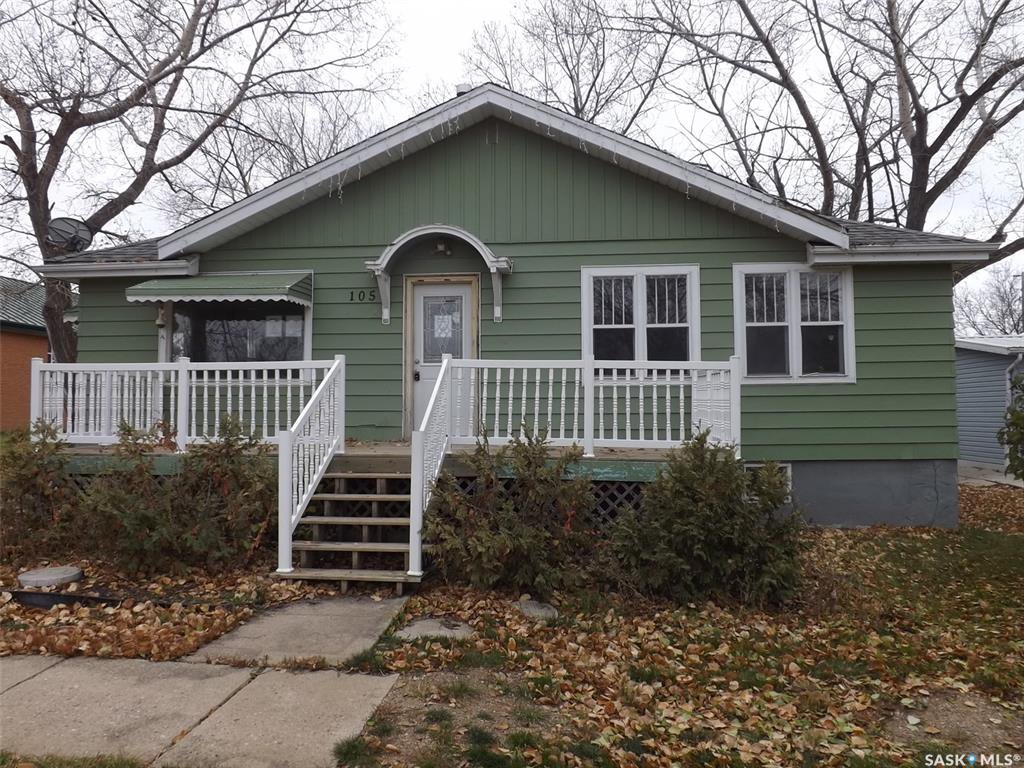 Main Photo: 105 Poole Street in Torquay: Residential for sale : MLS®# SK801236