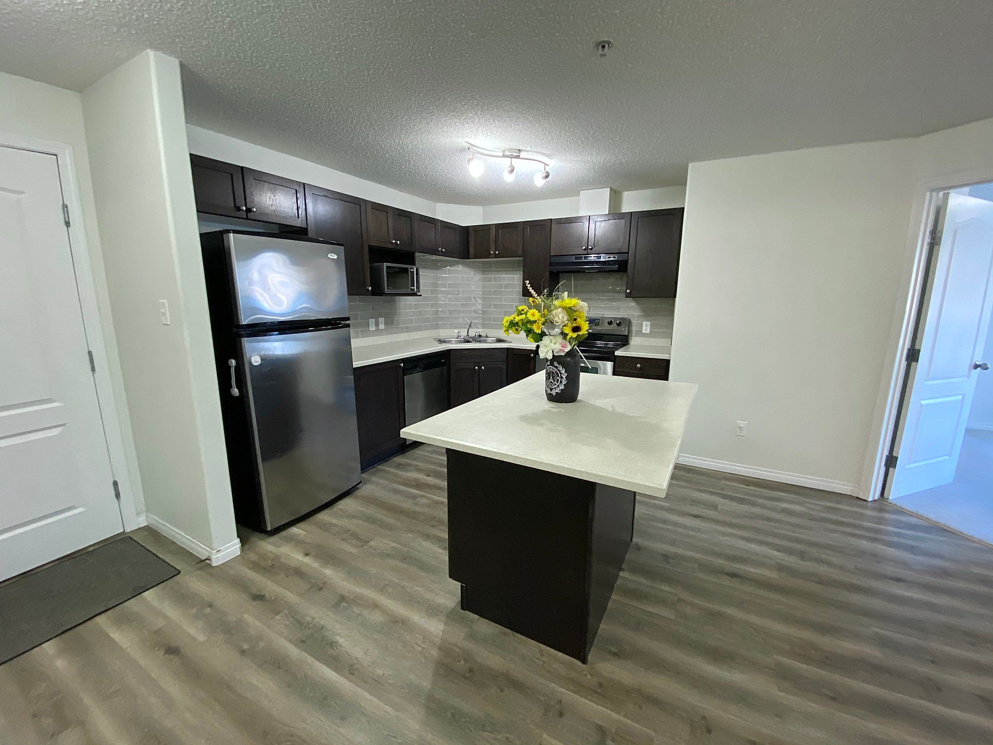 Main Photo: 7331 Terwillegar Dr in Edmonton: Condo for rent