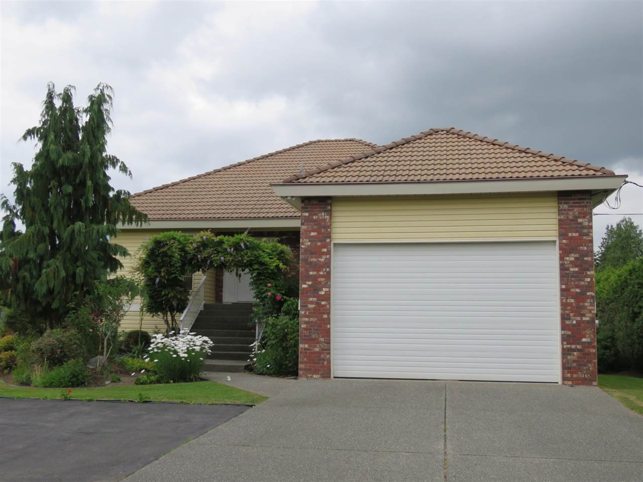 Main Photo: 12709 216 STREET in Maple Ridge: West Central House for sale : MLS®# R2284576