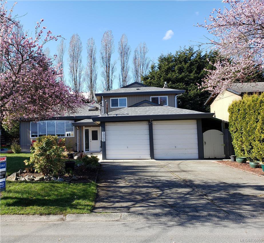 Main Photo: 10306 Gabriola Pl in Sidney: Si Sidney North-East Single Family Detached for sale : MLS®# 835055