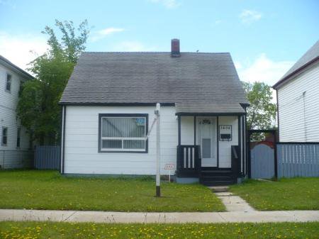 Main Photo: 1608 WILLIAM AV W: Residential for sale (Canada) : MLS®# 2910663