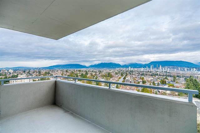 Main Photo: 1601 5652 Patterson in Burnaby: Condo for sale