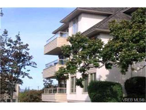 Main Photo: in VICTORIA: SE Quadra Condo for sale (Saanich East) : MLS®# 412213