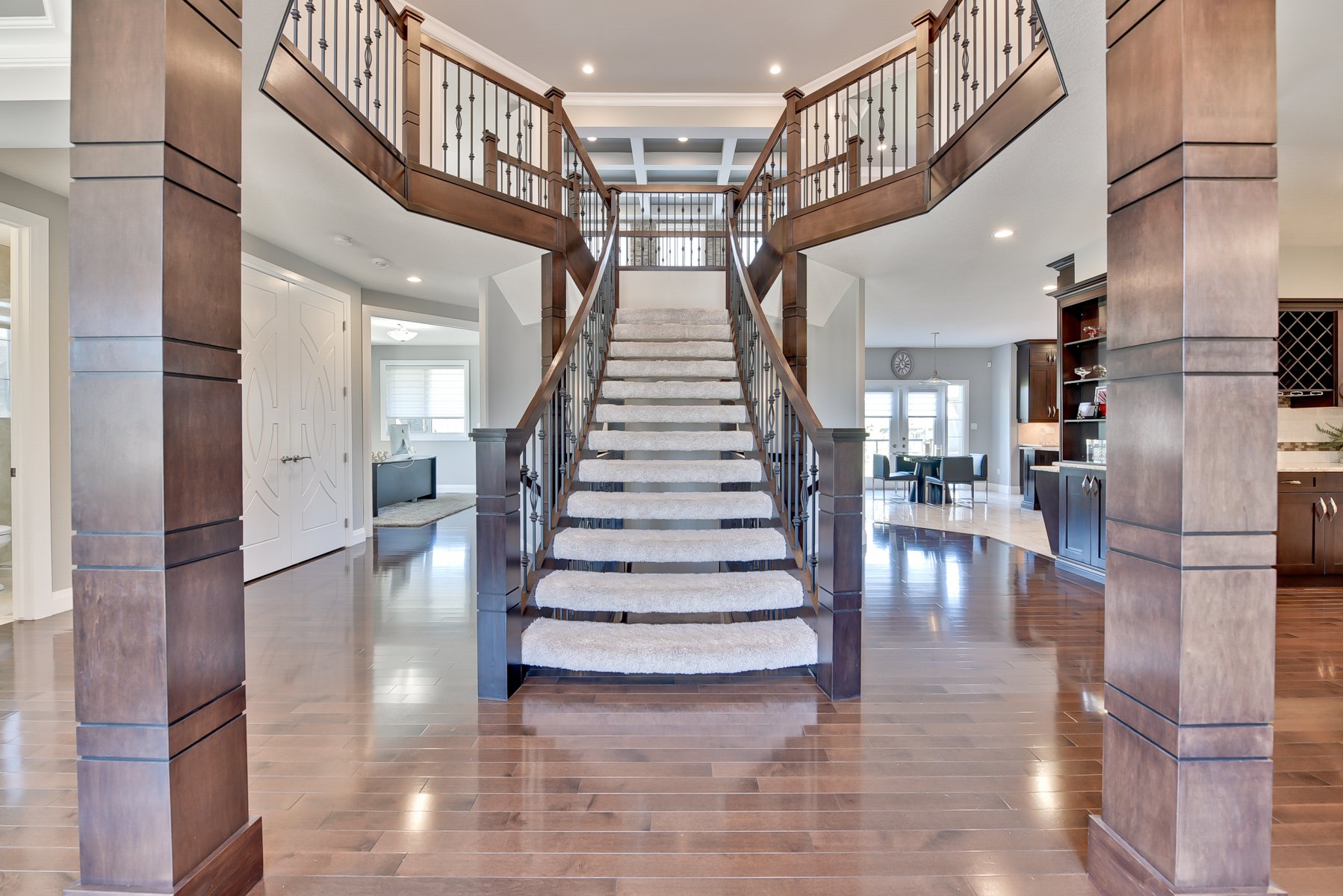 Main Photo: 4904 MacTaggart Court: Edmonton House for sale : MLS®# E4113625