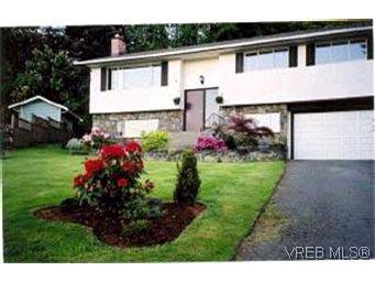Main Photo: 3364 Willowdale Rd in VICTORIA: Co Triangle Single Family Detached for sale (Colwood) : MLS®# 301278