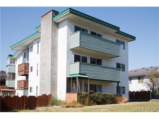 Main Photo: 4 1390 Esquimalt Rd in VICTORIA: Es Esquimalt Condo for sale (Esquimalt) : MLS®# 645987