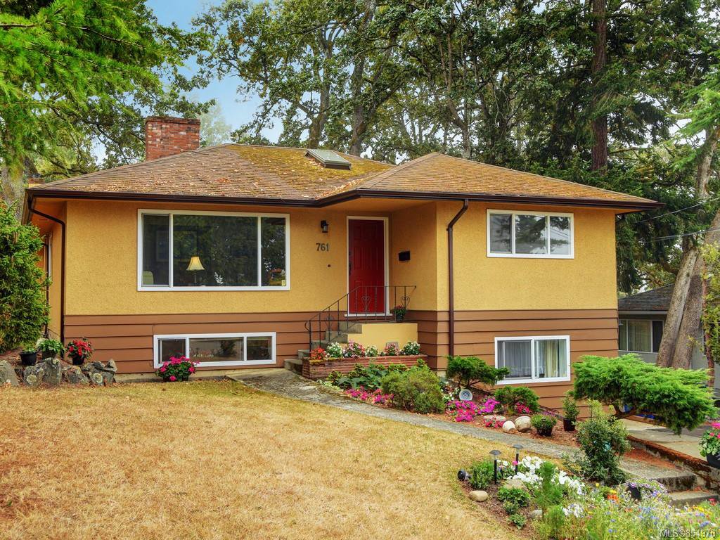 Main Photo: 761 Genevieve Rd in : SE High Quadra House for sale (Saanich East) : MLS®# 854970