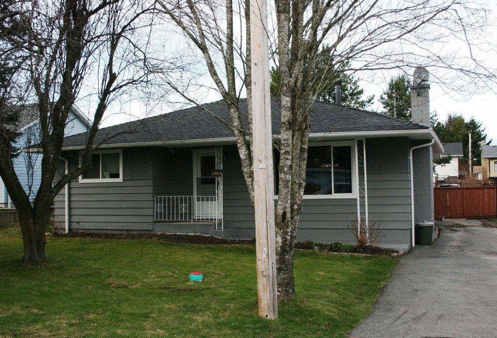 Main Photo: 15837 Thrift Avenue in White Rock: Home for sale : MLS®# F1005736