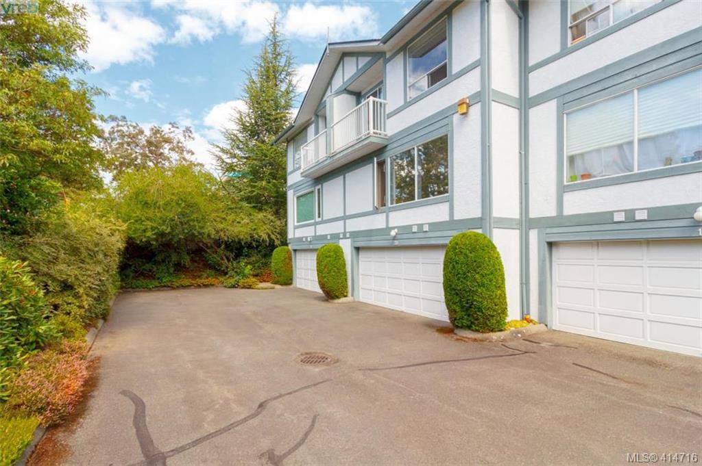 Main Photo: 20 3008 Quadra Street in VICTORIA: Vi Mayfair Row/Townhouse for sale (Victoria) : MLS®# 414716