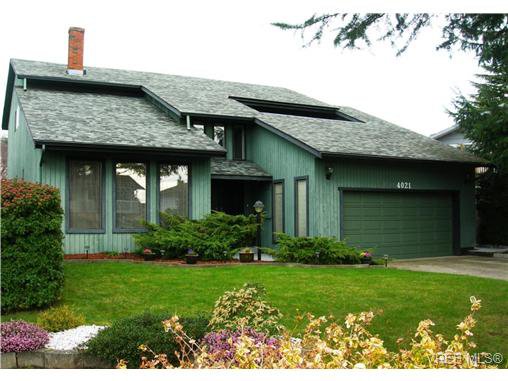 Main Photo: 4021 Dawnview Cres in VICTORIA: SE Arbutus Single Family Detached for sale (Saanich East) : MLS®# 528002