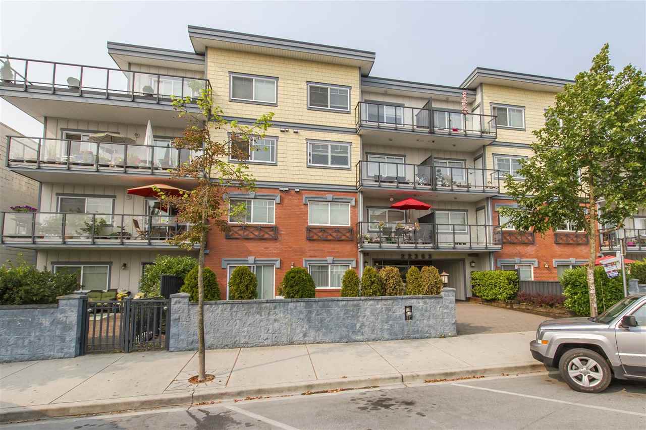 Main Photo: 202 22363 SELKIRK AVENUE in Maple Ridge: West Central Condo for sale : MLS®# R2195203