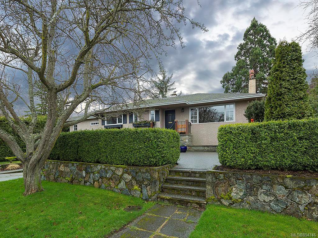Main Photo: 2515 Central Ave in : OB South Oak Bay House for sale (Oak Bay) : MLS®# 854746