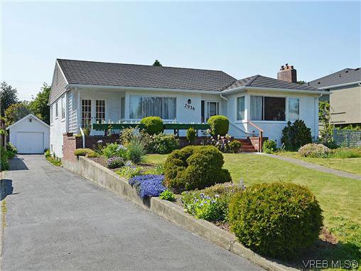 Main Photo: in VICTORIA: OB Henderson House for sale (Oak Bay) : MLS®# 606914
