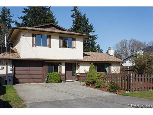 Main Photo: 1068 Costin Ave in VICTORIA: La Langford Proper Half Duplex for sale (Langford) : MLS®# 635699