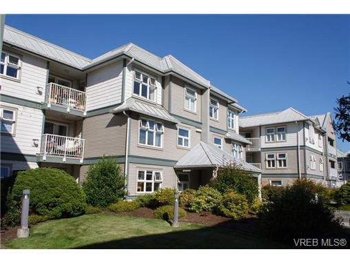 Main Photo: 109 3010 Washington Ave in VICTORIA: Vi Burnside Condo for sale (Victoria) : MLS®# 651712