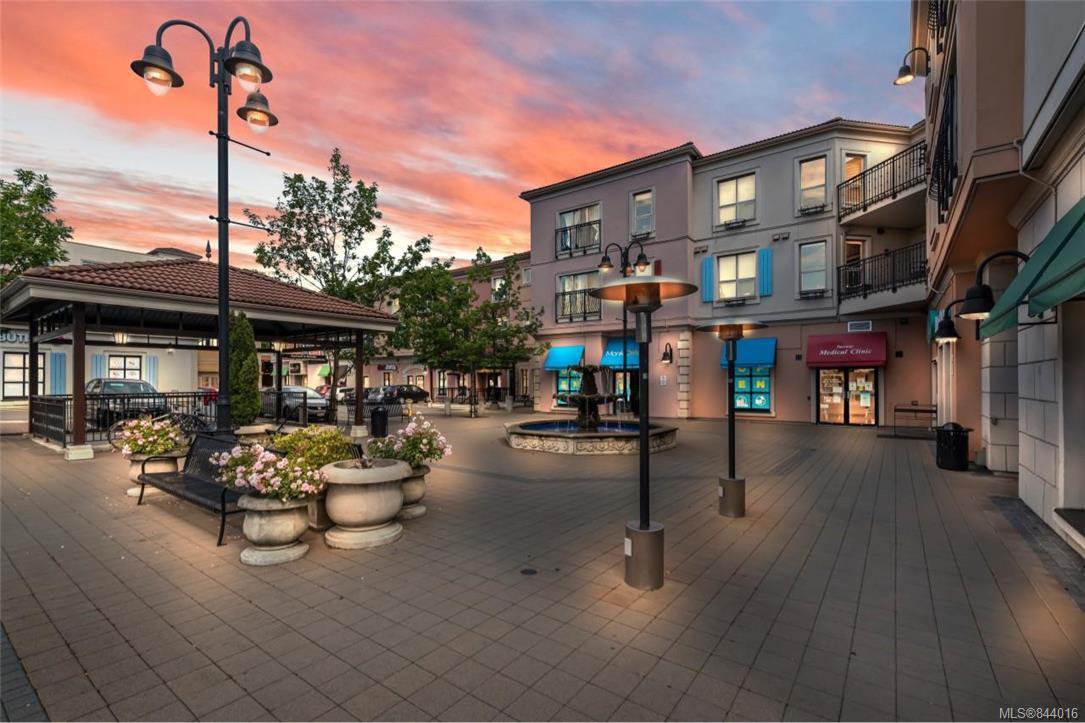 Main Photo: 212 1642 Mckenzie Ave in Saanich: SE Lambrick Park Condo for sale (Saanich East) : MLS®# 844016