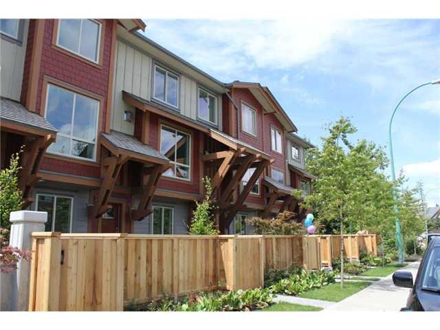 Main Photo: 13 40653 Tantalus Road in Squamish: Townhouse for sale : MLS®# V877621